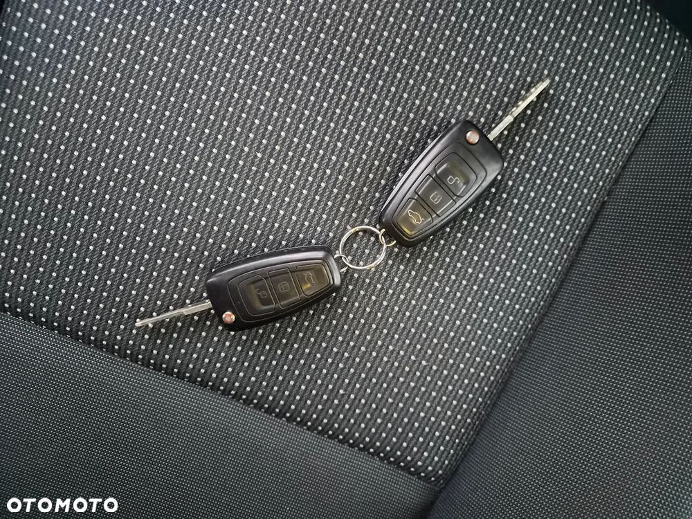 Ford C-MAX 1.6 Ti-VCT Champions Edition - 28