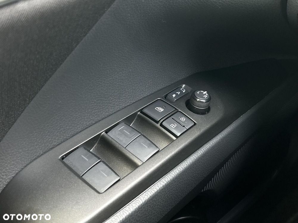 Toyota Camry 2.5 Hybrid Comfort CVT - 23