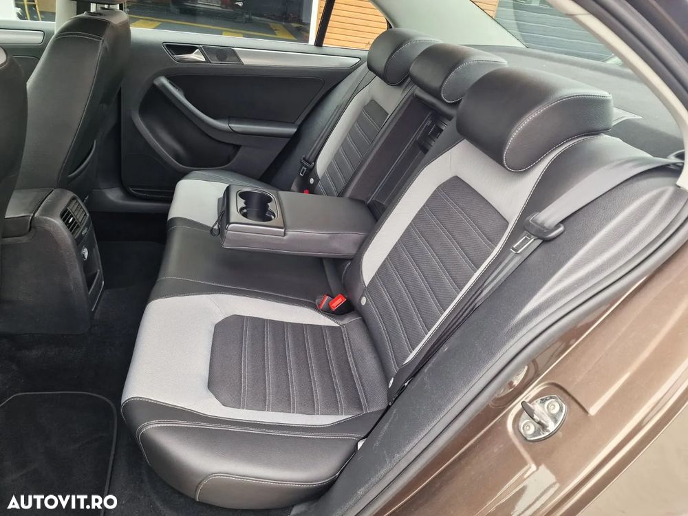 Volkswagen Jetta 1.6 TDI DSG Blue Motion Technology Life - 16