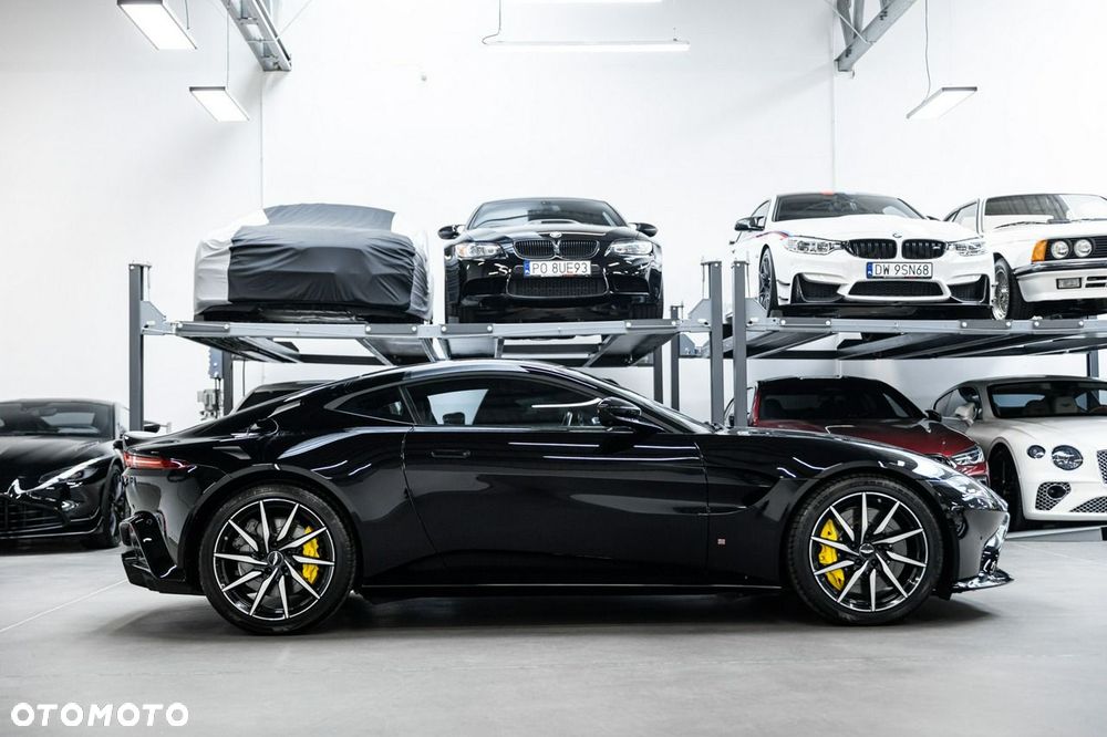 Aston Martin Vantage - 11