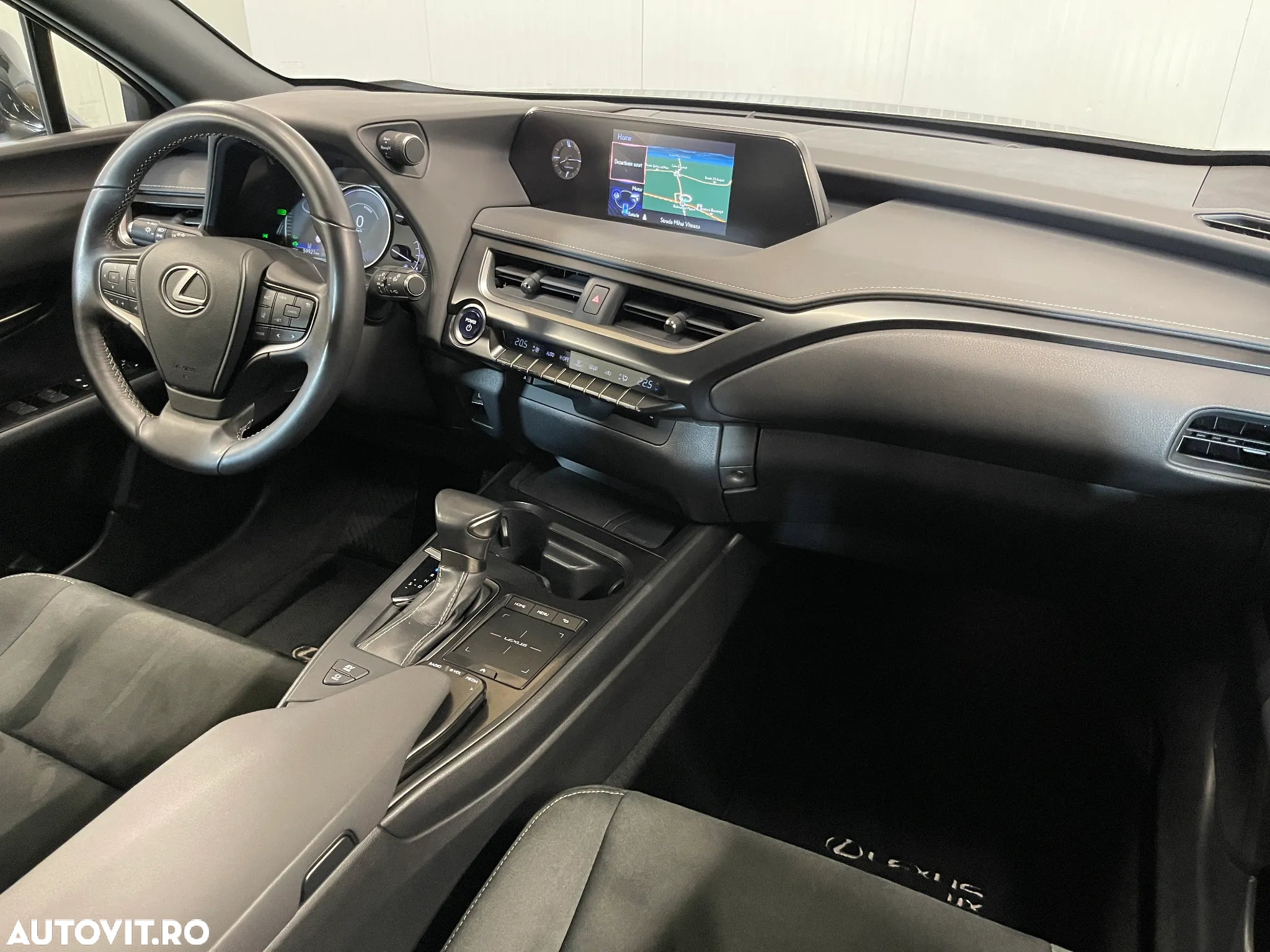 Lexus UX 250h 2.0L HEV 20H- (178 HP) 4X2 CVT Business - 8
