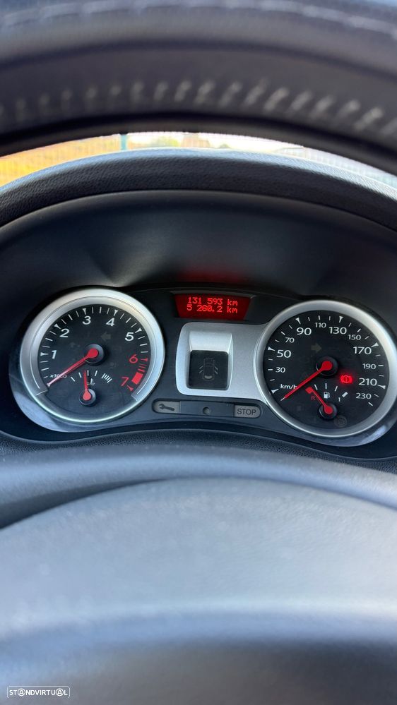 Renault Clio 1.2 16V 75 Expression - 11