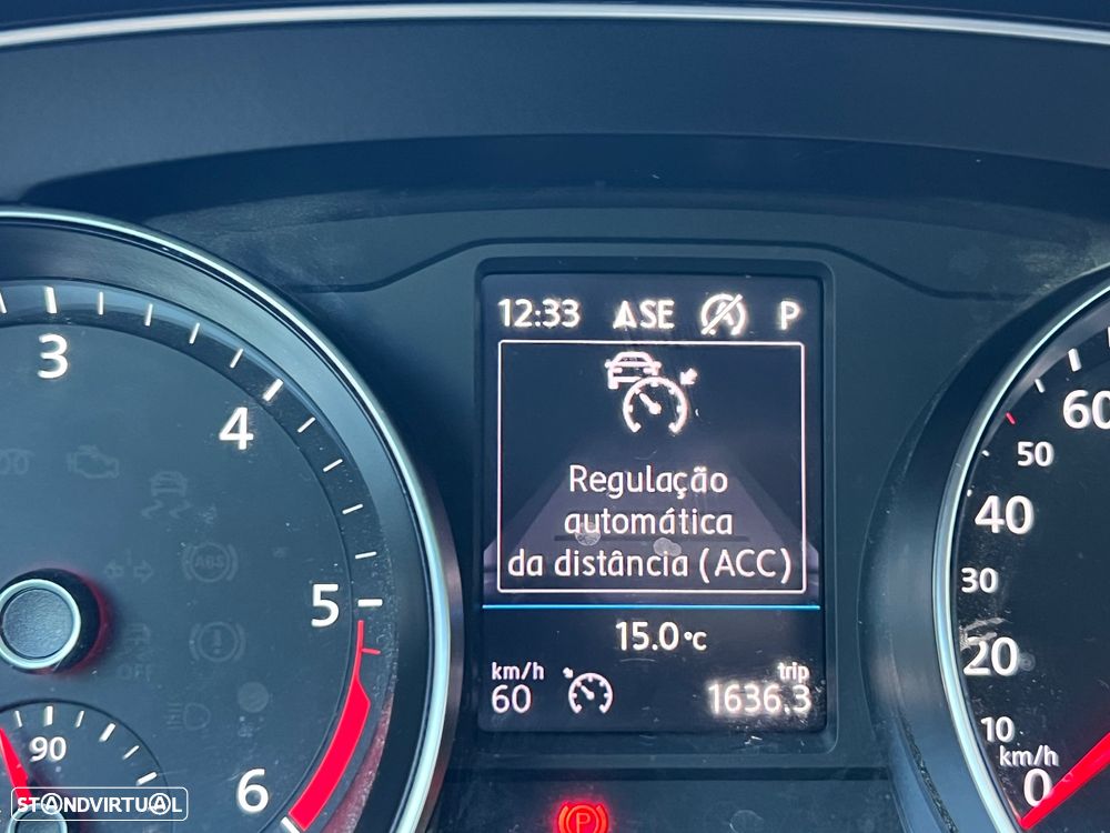 VW Passat 2.0 TDI Confortline DSG - 48