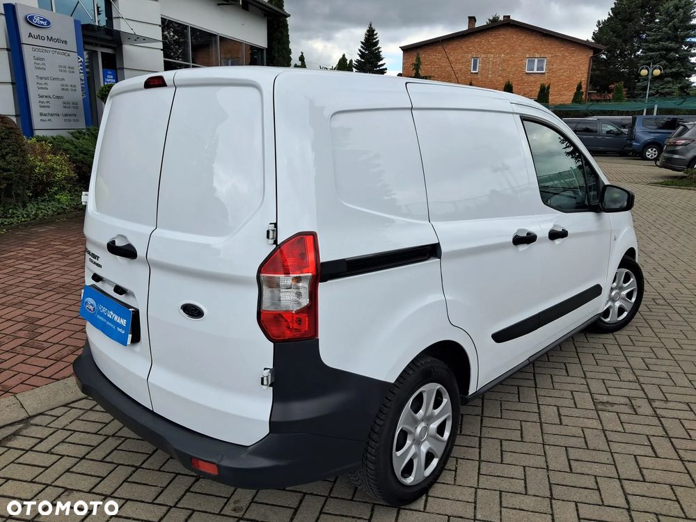 Ford Transit Courier - 11
