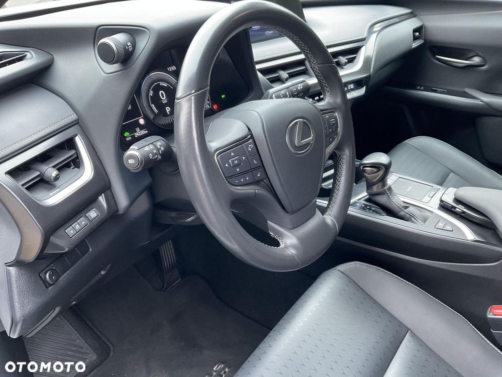 Lexus UX - 29