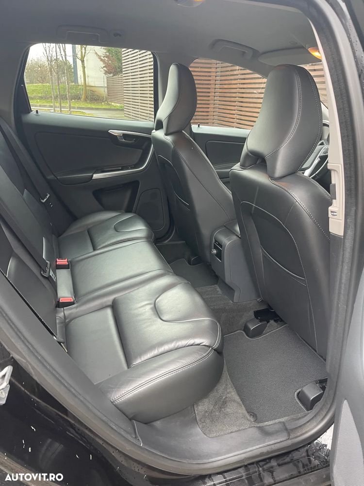 Volvo XC 60 D4 Geartronic Summum - 17