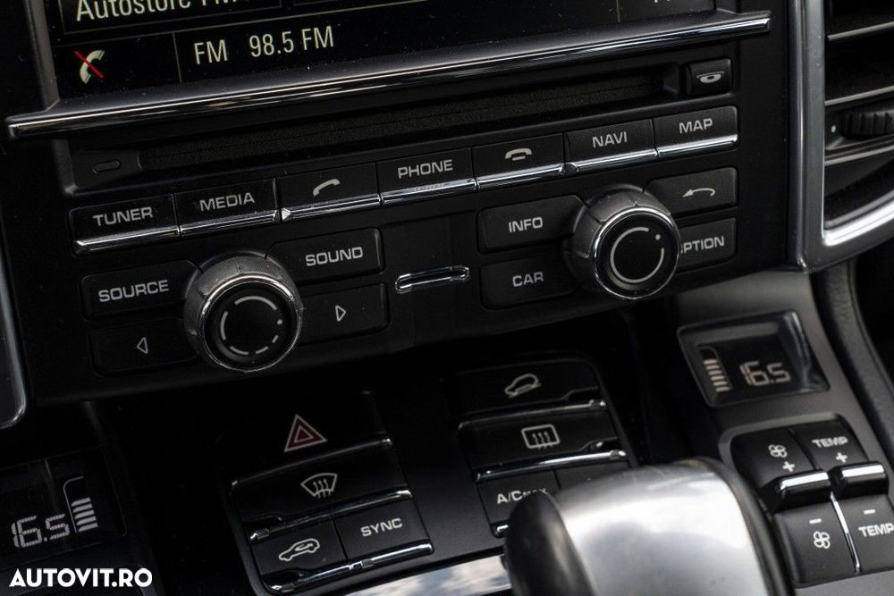 Porsche Cayenne - 25
