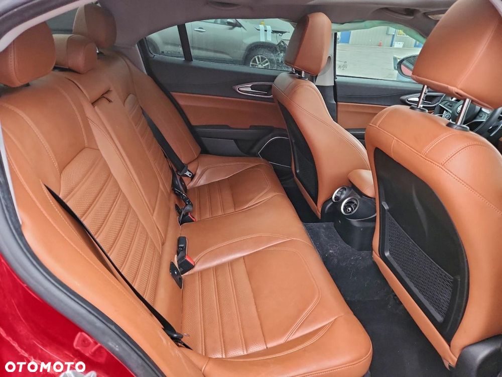 Alfa Romeo Giulia - 9
