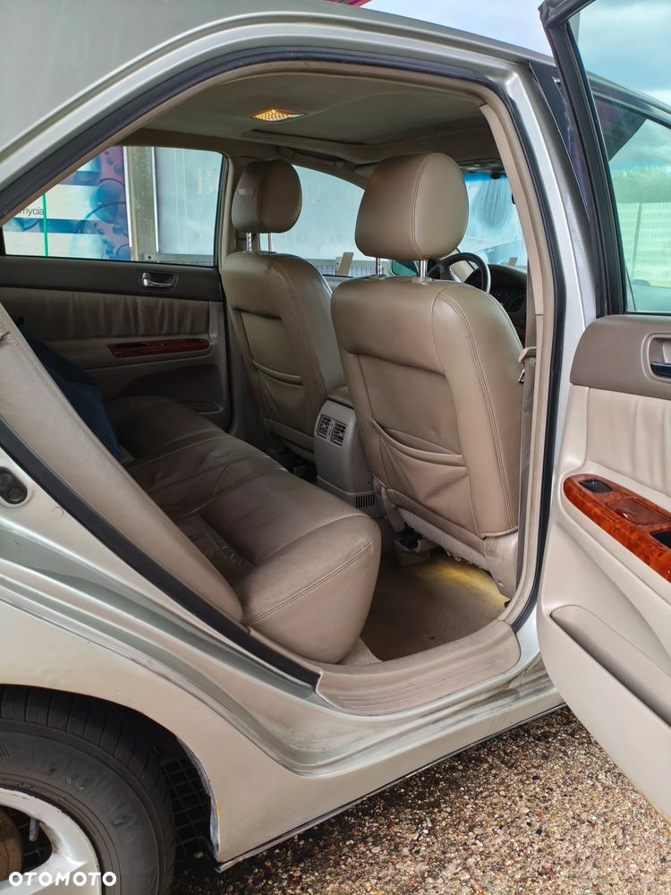 Toyota Camry - 14