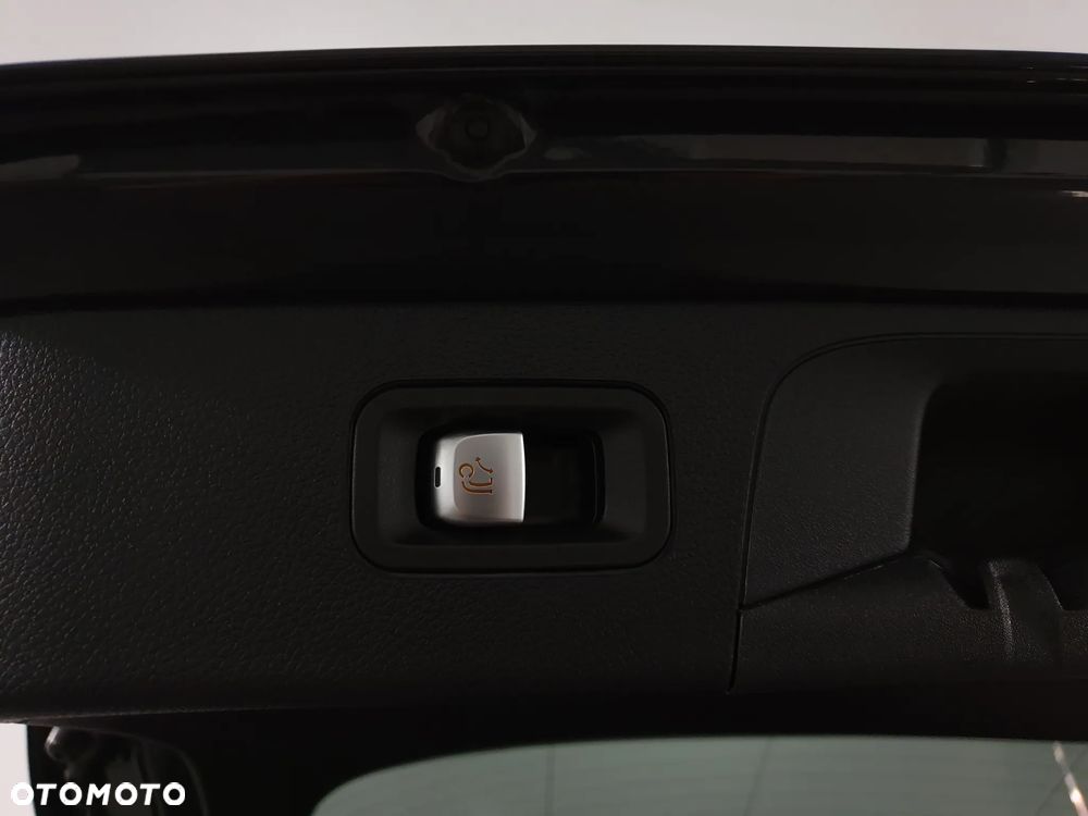 Mercedes-Benz GLC 300 de 4Matic 9G-TRONIC AMG Line Plus - 35