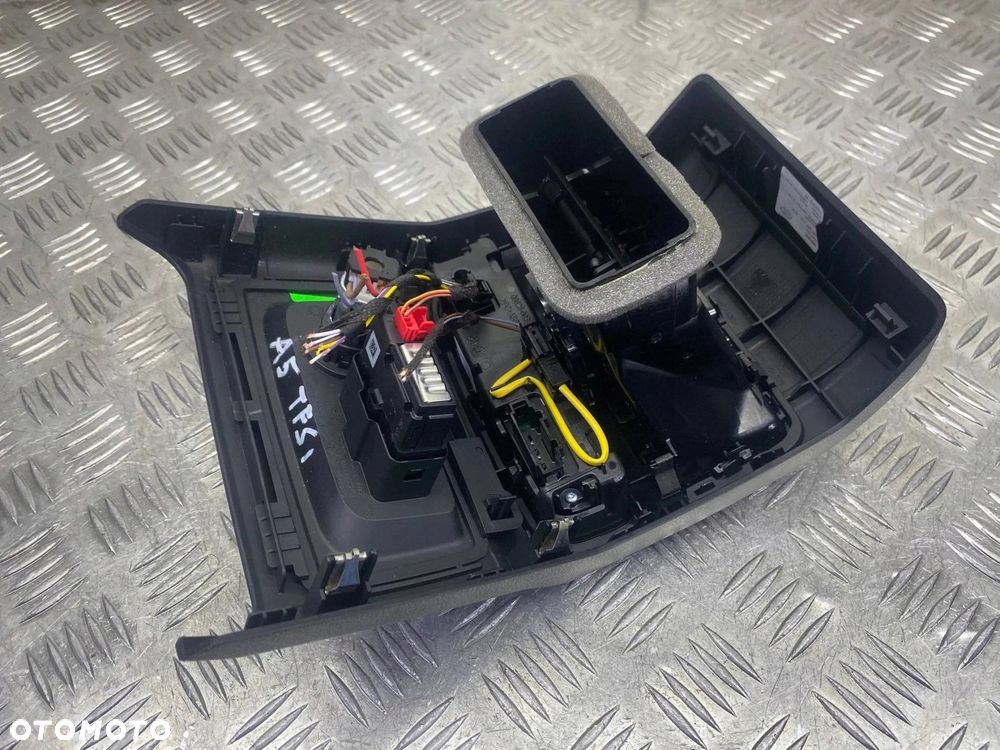 KRATKA NAWIEWU TYŁ TYLNA TUNELU USB GNIAZDO 12V AUDI A5 S5 RS5 8W - 10