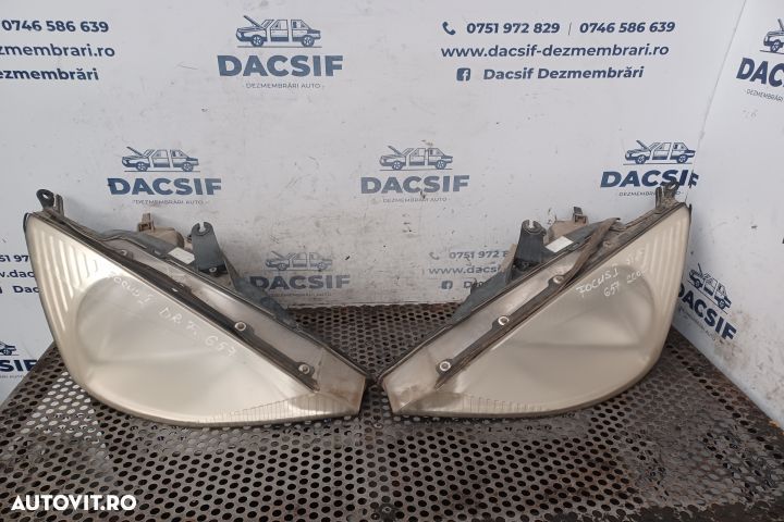 Far dreapta Ford Focus 1  [din 1998 pana  2004] seria Hatchback 5-usi 1.6 MT (101 hp) - 1