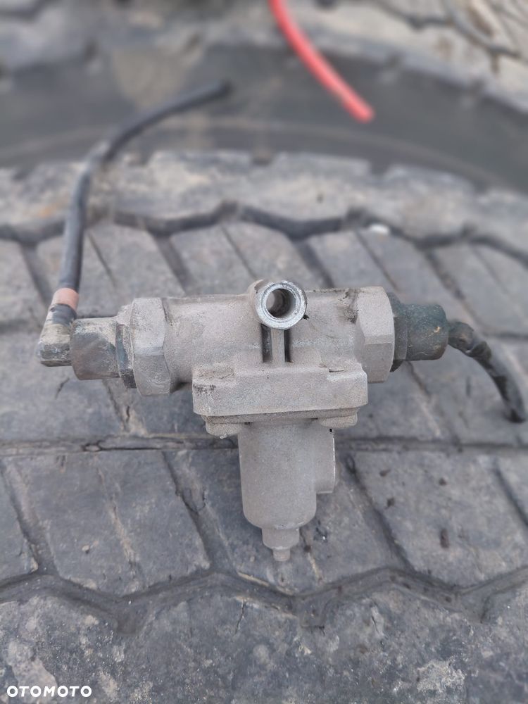 Zawór pneumatyczny RENAULT WABCO 5010422743 – Oryginał - 1