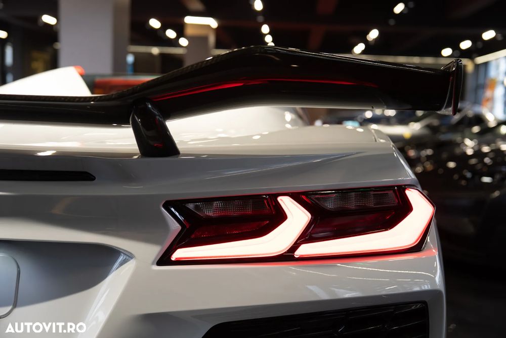 Chevrolet Corvette - 17