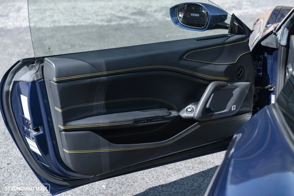 Ferrari GTC4 Lusso - 14