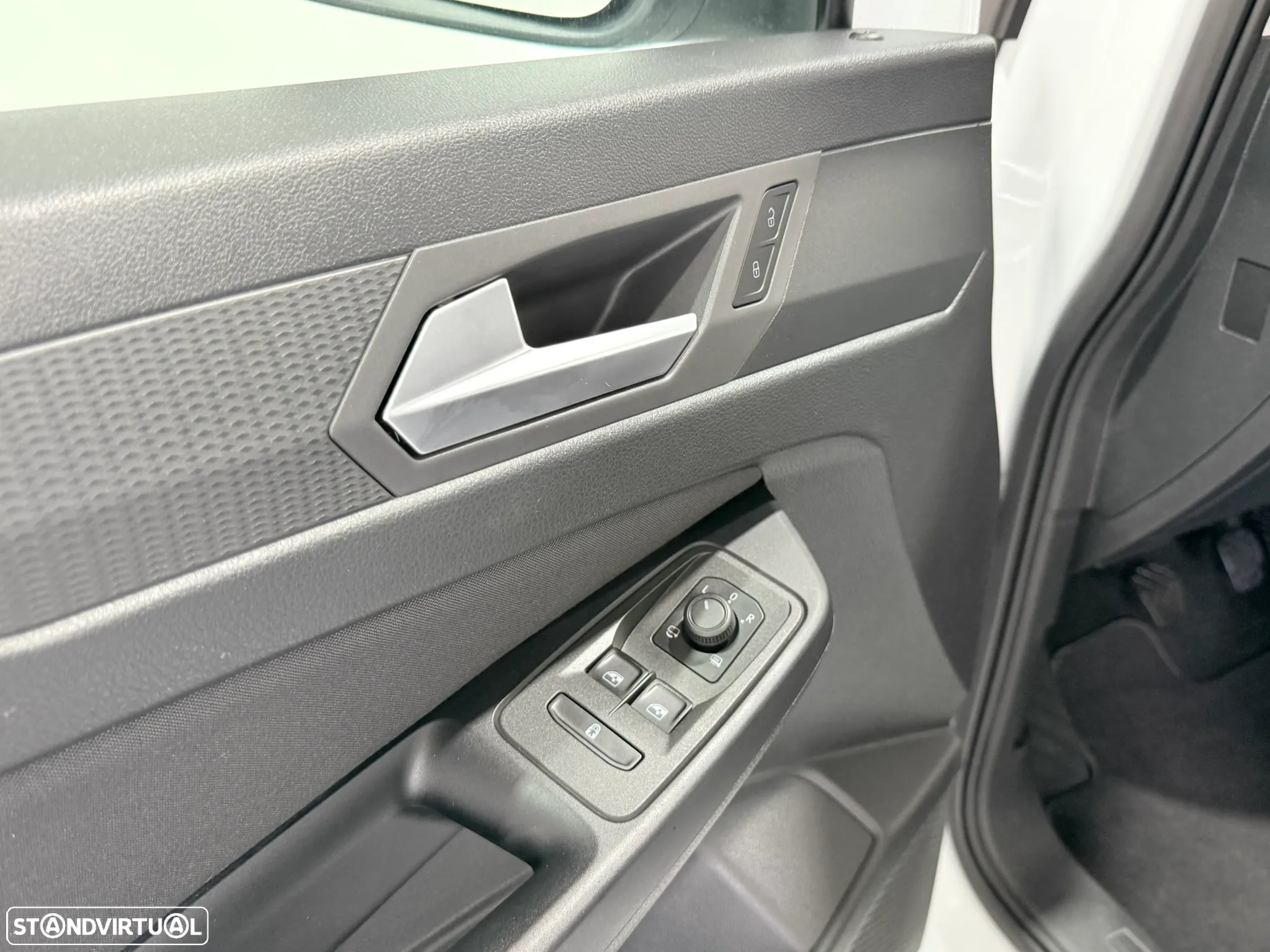 Ford Tourneo Connect 2.0 TDCi Titanium - 25
