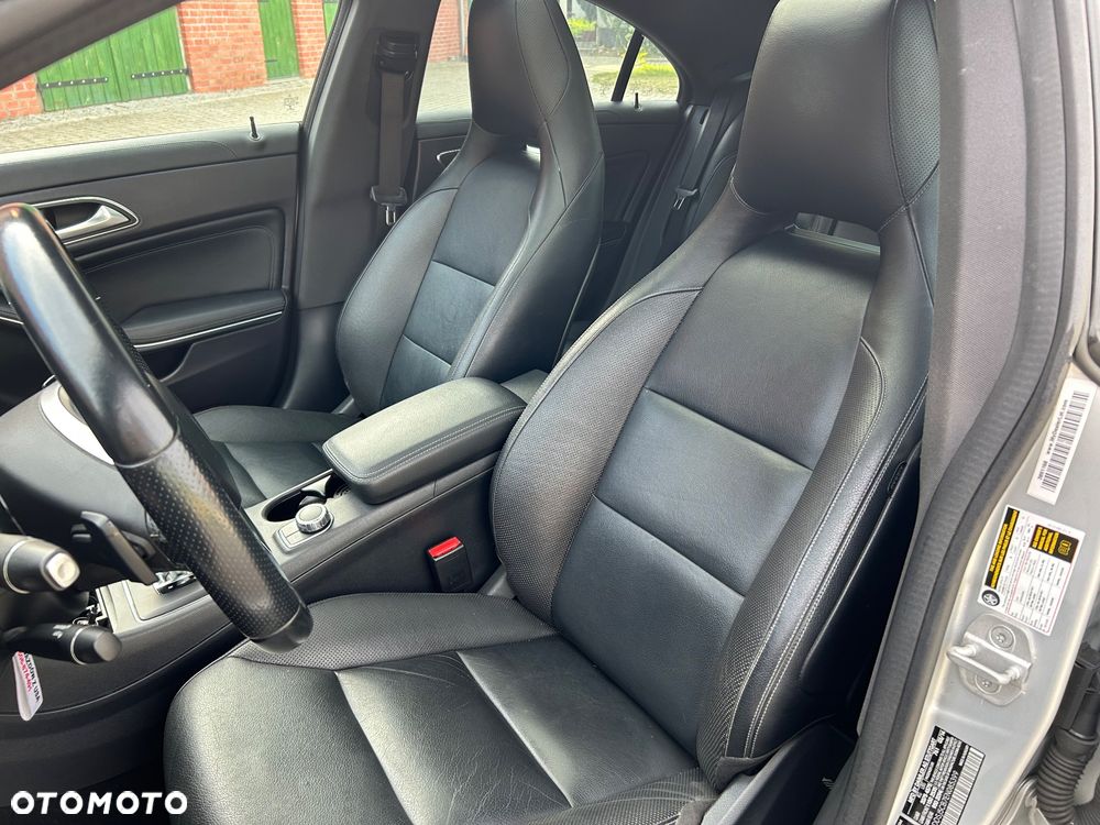 Mercedes-Benz CLA 45 AMG 4Matic 7G-DCT - 14