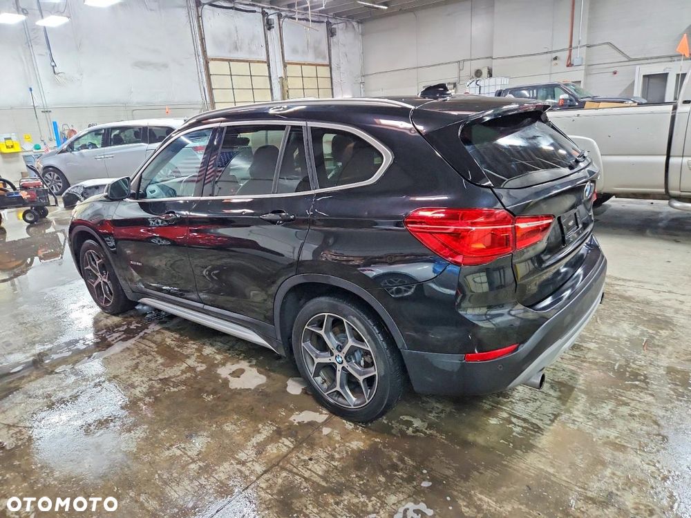 BMW X1 xDrive25i GPF Sport Line - 3