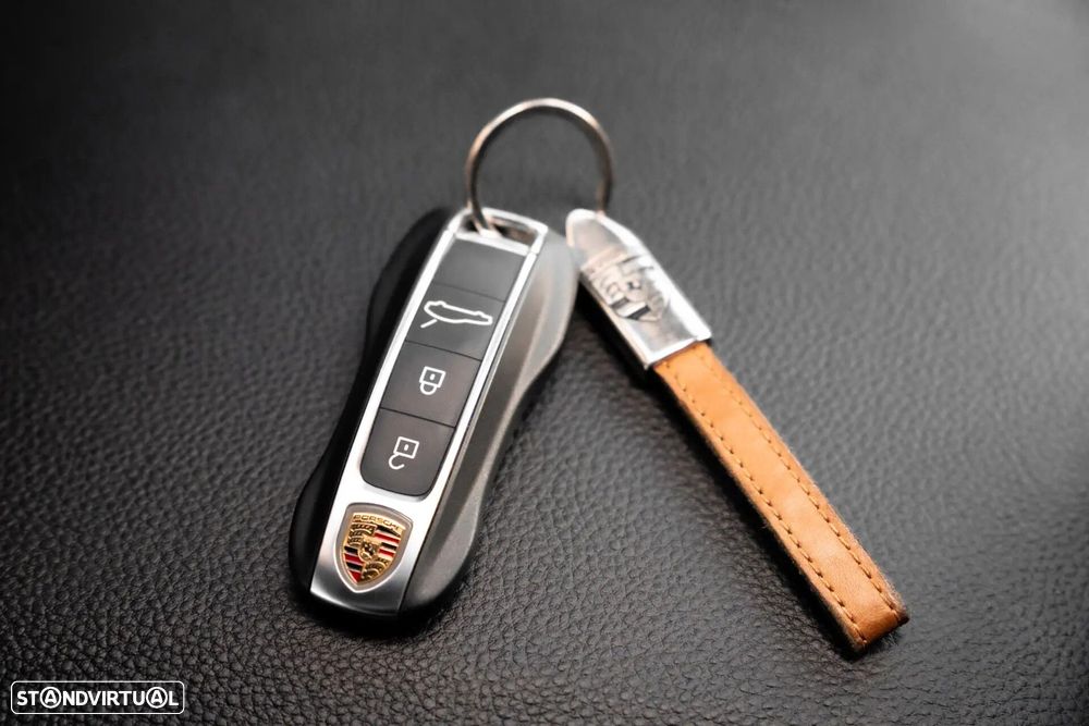 Porsche Panamera Sport Turismo 4 E-Hybrid Platinum Edition - 25