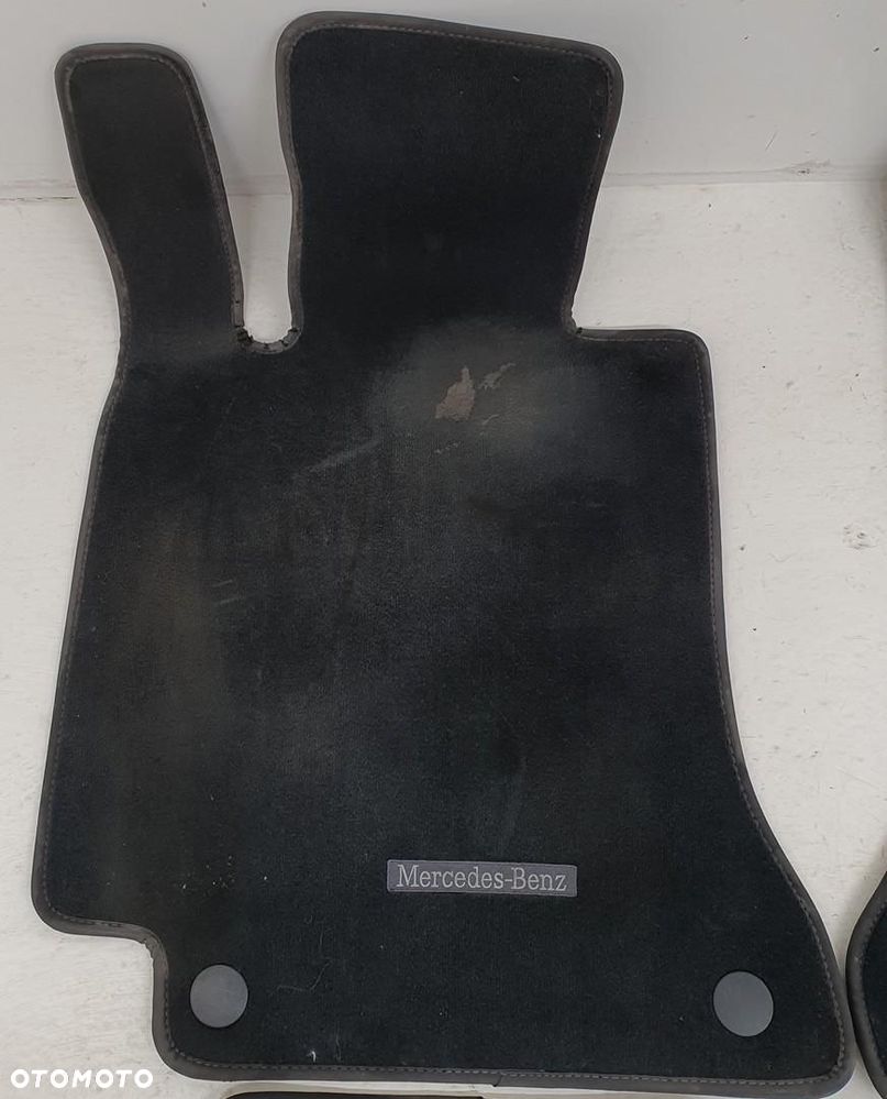 DYWANIKI CHODNICZKI WELUROWE MERCEDES W205 A2056800548 KOMPLET - 5