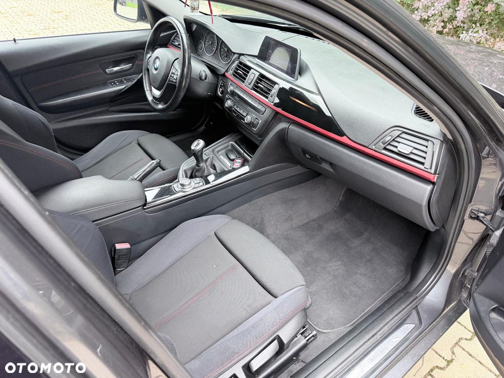 BMW Seria 3 320d Sport Line - 12