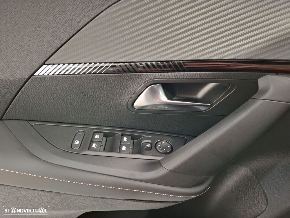 Peugeot e-2008 54 kWh Allure - 19