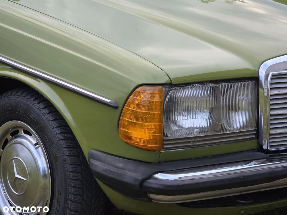 Mercedes-Benz W123 - 12
