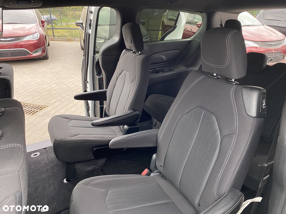 Chrysler Pacifica - 13