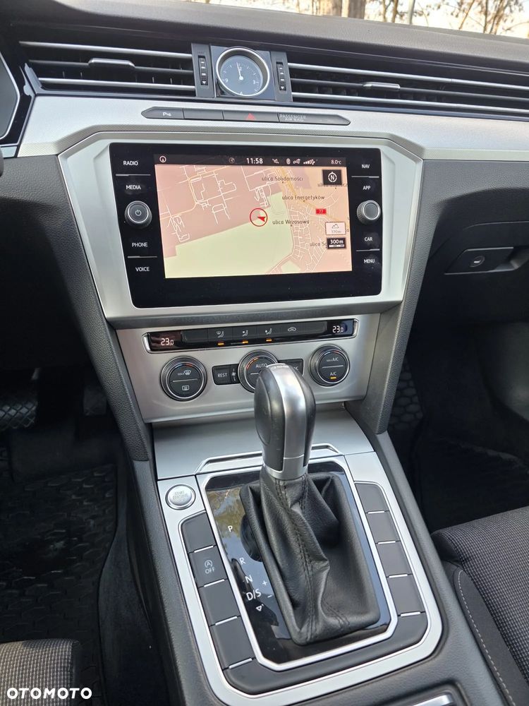 Volkswagen Passat - 12