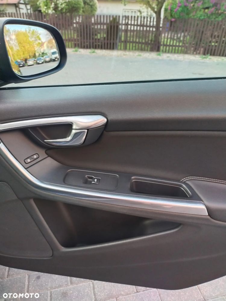 Volvo V60 D4 R-Design Momentum - 12
