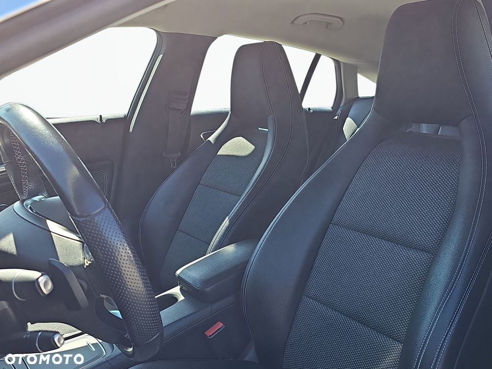 Mercedes-Benz CLA 220 d 7G-DCT - 12