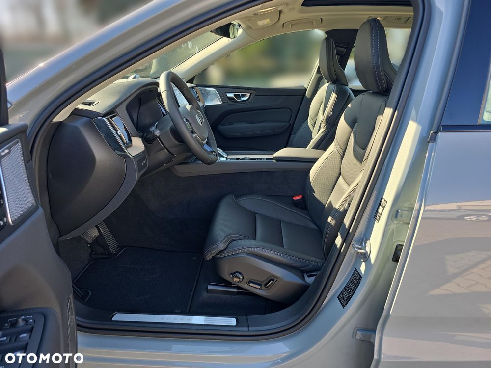 Volvo XC 60 T6 Plug-In Hybrid AWD Ultra Dark - 13