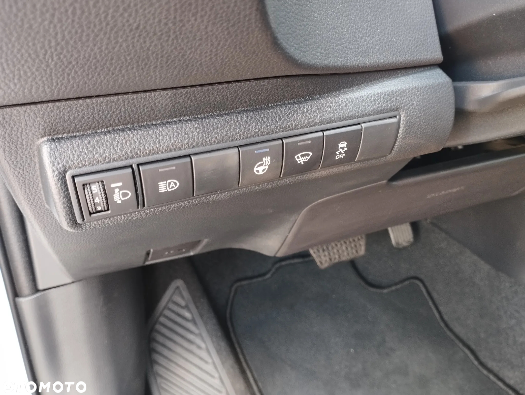 Suzuki Swace 1.8 Hybrid Premium Plus CVT - 8