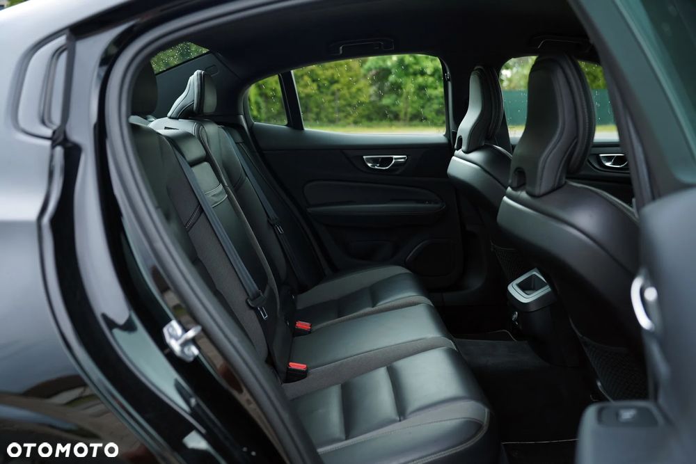 Volvo S60 T5 R-Design - 22