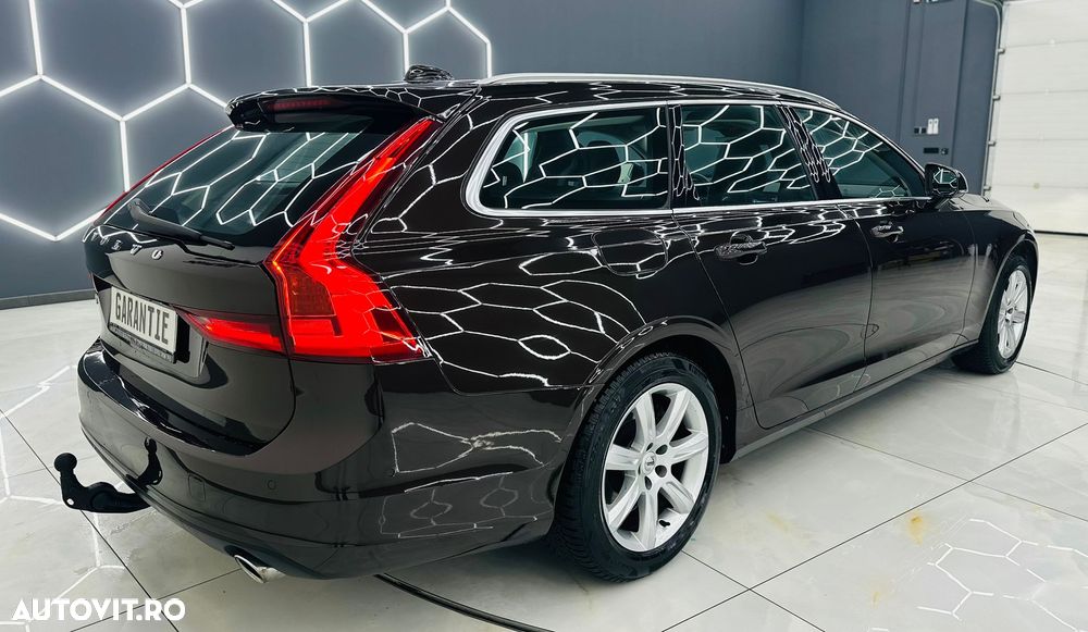 Volvo V90 D3 Momentum Pro - 4