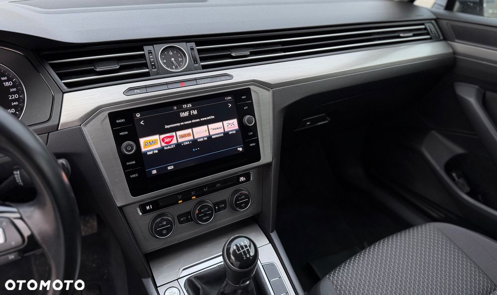Volkswagen Passat 1.6 TDI BMT Comfortline - 25