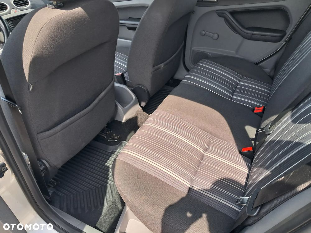 Ford Focus - 11
