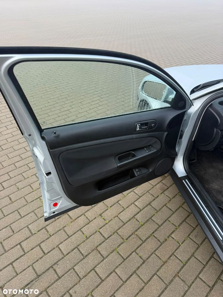 Volkswagen Passat 1.6 Basis - 11