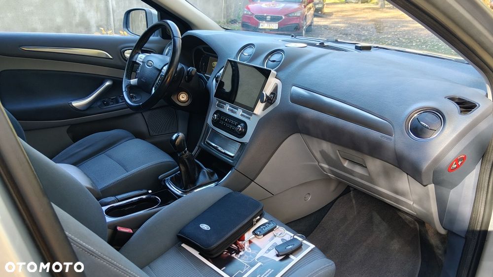 Ford Mondeo - 12