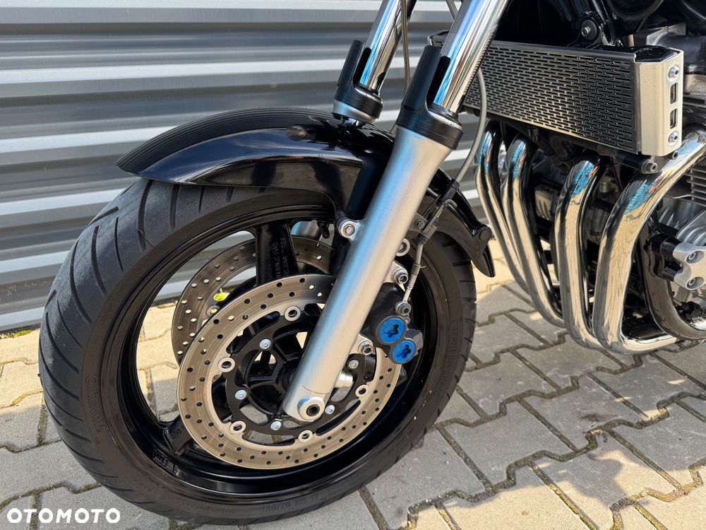 Yamaha XJR - 17