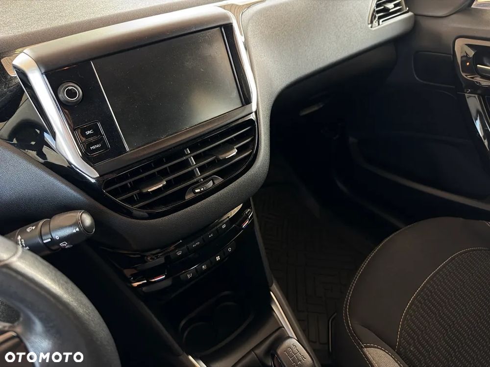 Peugeot 208 1.2 PureTech Allure - 23
