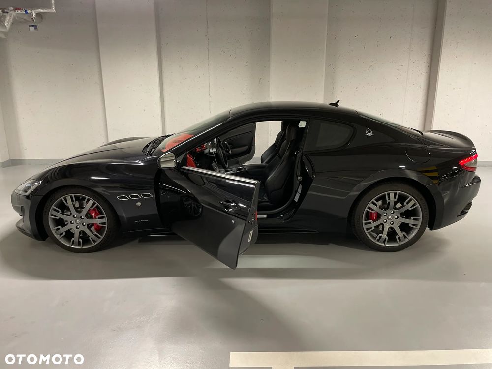 Maserati GranTurismo S Automat - 14