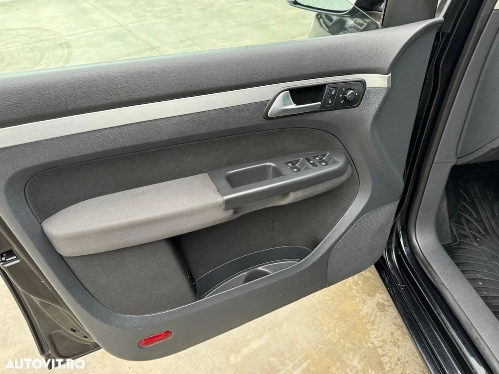 Volkswagen Touran - 10