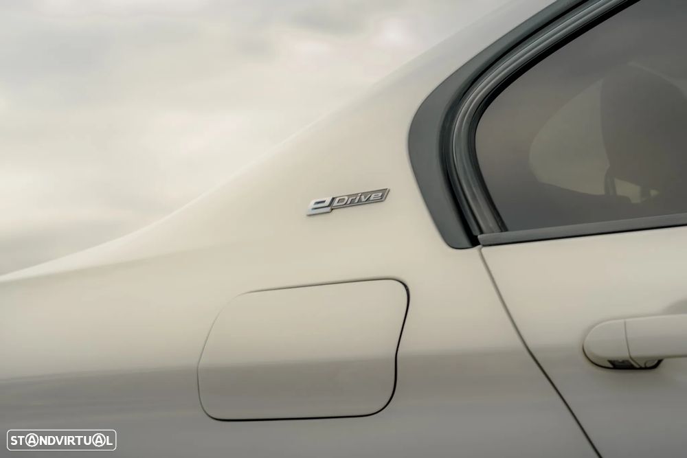 BMW 330 e iPerformance Pack M - 5