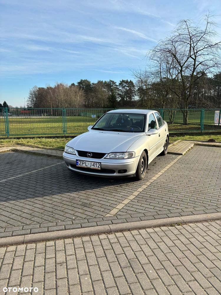 Opel Vectra 1.6 Comfort - 1