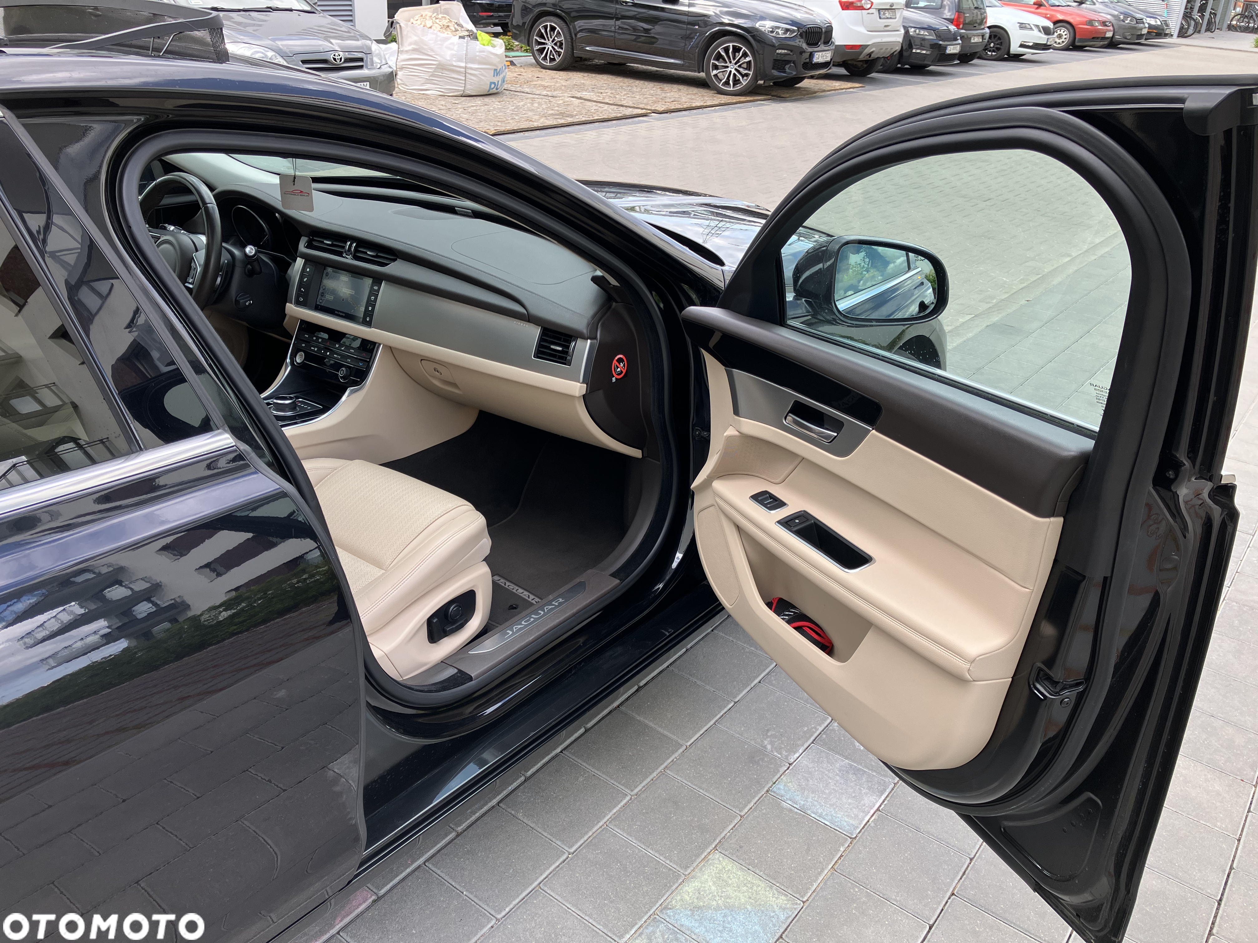 Jaguar XF 2.0 T AWD Portfolio - 20