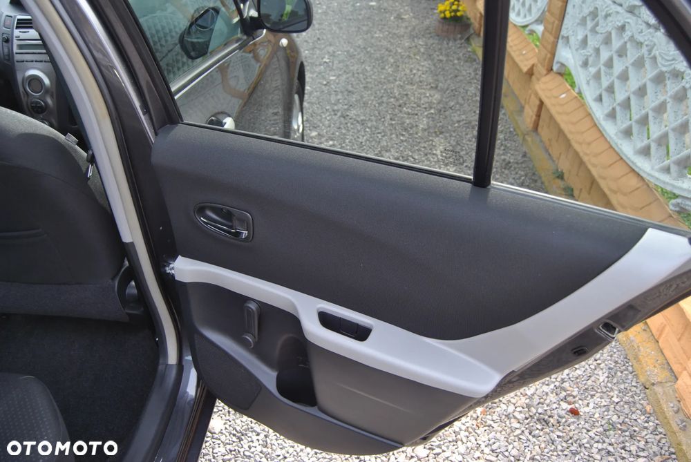 Toyota Yaris 1.33 VVT-i Executive - 34