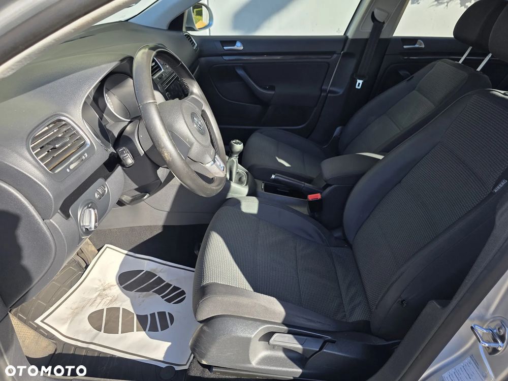 Volkswagen Golf 1.6 TDI DPF MATCH - 9