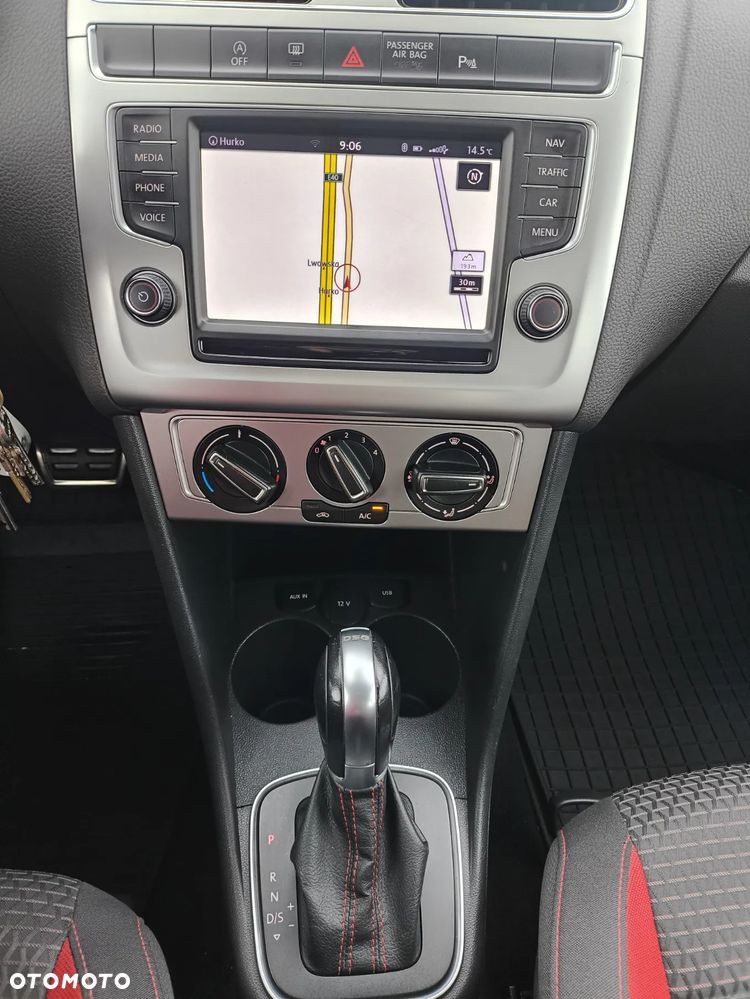 Volkswagen Polo 1.2 TSI DSG Cross Urban White - 12