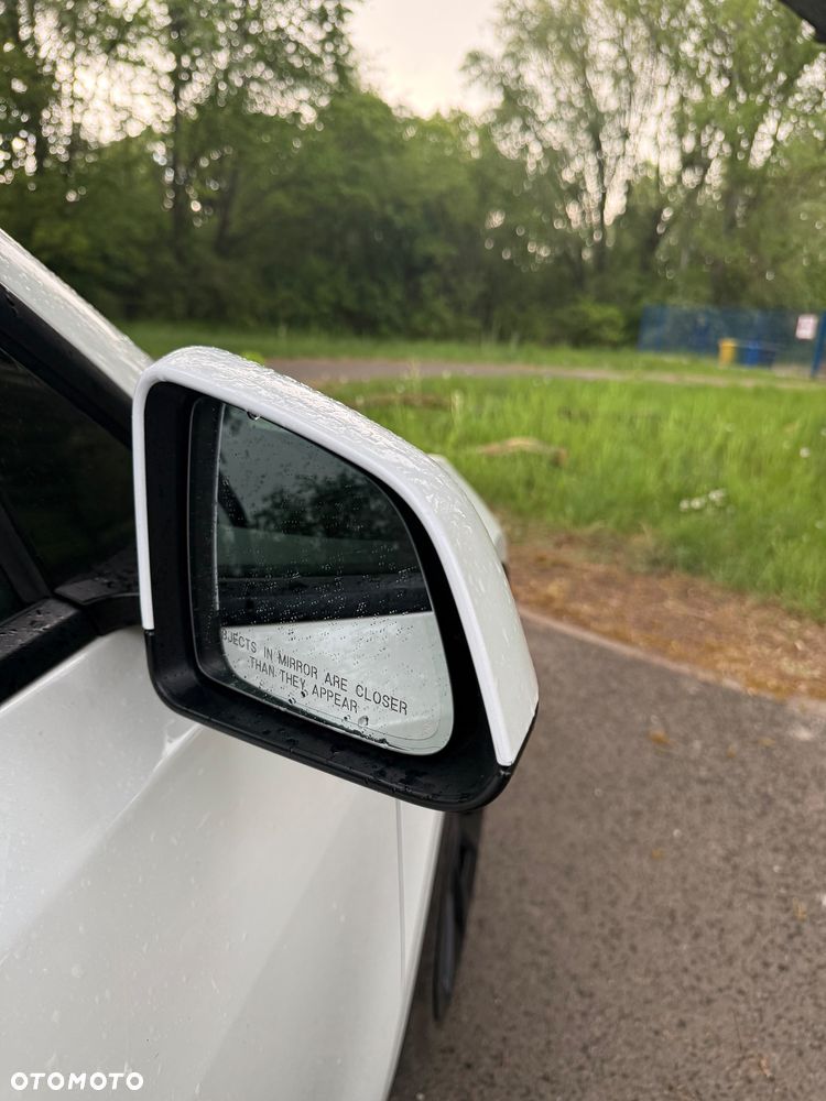 Tesla Model Y Long Range Dual Motor AWD - 23